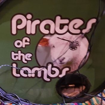 Pirates of the Lambs: Drie piraten, drie stemmen, een gitaar, een bas, een bassdrum en een mondharmonica ..... een groot feest.