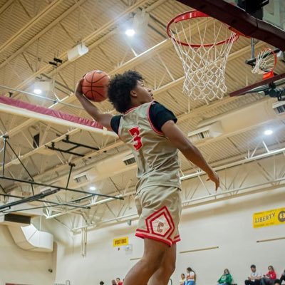 jgnzlz03's profile picture. 6’3 185lbs SG🏀