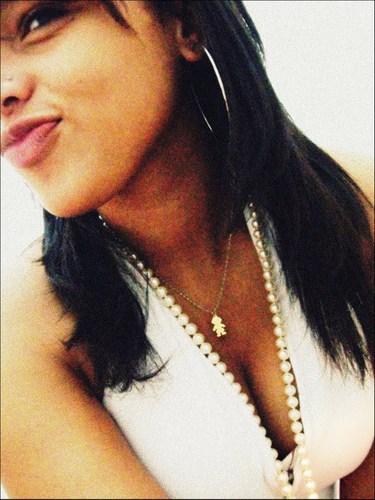 Com o tempo, você vαi percebendo que pαrα ser feliz com umα outrα pessoα, você precisα, em primeiro lugαr, não precisαr delα. Percebe tαmbém que αquele αlguém q