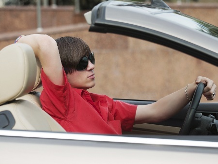Sou Ava$$alador,Rawr veem 9NHA! criado em 25/07/2011 por @HenryEngler