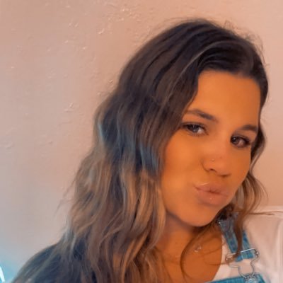 nicoleddewitt23's profile picture. •UF Alum• •2015 Natty Champ•