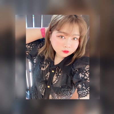 เป็นคนอ้วนนะคะ ไม่นัดเจอ ไม่รับงานไม่ต้องถาม ไม่มีรูปขอไม่ตอบ ขอคนพูดจาสุภาพ มารยาทดี ไม่อนุญาตให้นำรูปไปใช้โดยเด็ดขาด