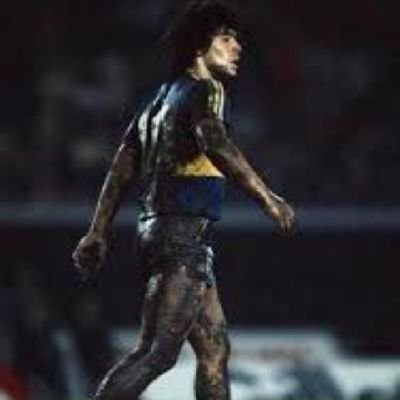 Orgulloso de ser bostero. Socio Vitalicio. No sigo ni discuto con 🐔, no me gusta perder el tiempo. El que nunca descendió...el que más copas ganó. 74⭐️⭐️⭐️