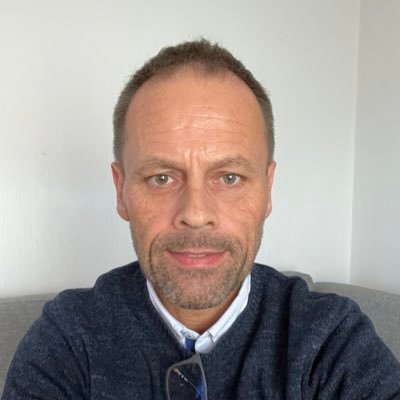 Når jeg har et problem, synger jeg. Da skjønner jeg at stemmen min er verre enn mitt problem. Jeg forstår fortsatt ikke Twitter, men her er jeg.