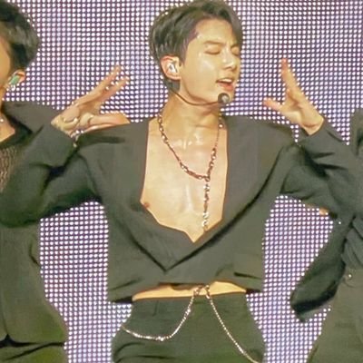 OneflowL's profile picture. sorry Army
sorry BTS



HOLY SHITH!