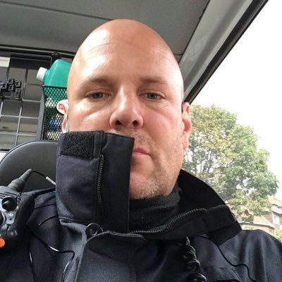 konsequent, unentschlossen, manchmal schüchtern, Träumer, Teilzeitnerd, blocke präventiv