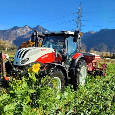 Agriculteur en voie de conservation des sols et d'agroécologie