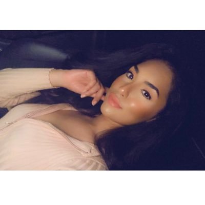 rizvaay's profile picture. 