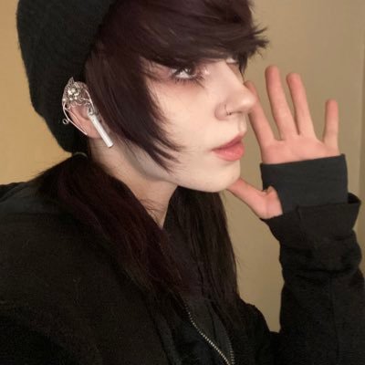 rottengorl's profile picture. new account @saphiebug