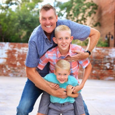 Husband, proud dad of 2 boys, former Hawkeye & 7yr pro hooper. Real estate is my gig now.