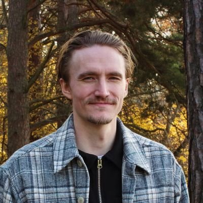 Bandynörd. Målvakt i Selånger SK. Surrar mer än gärna bandy, högt som lågt.
Hängiven supporter av Seattle Kraken sedan barnsben.