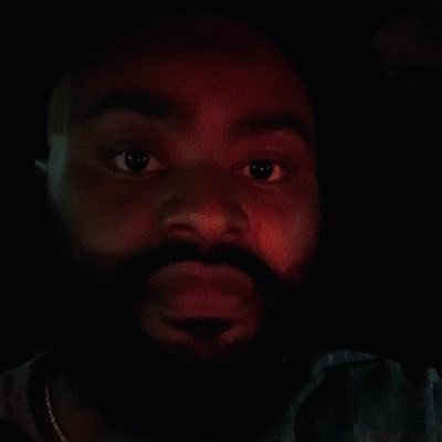 RobloMadeMeRICH's profile picture. 