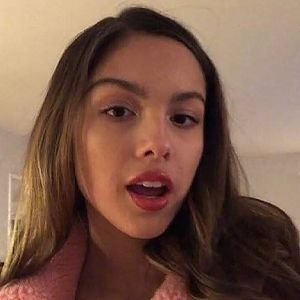 loverslivs's profile picture. sher (me) her (Olivia)