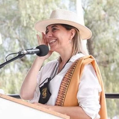 Presidente Sociedad Rural de San Luis. Tec Negocios y Producciones Agropecuaria Docente Estudio Tec Geoinformatica Madre Esposa Amante del Campo y Mujer CRA