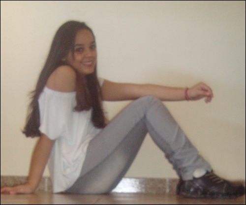 Apenas uma garota comum , com um sonho enorme , o que eu mais qero é ser feliz (:

http://t.co/i5tYII4V5s
