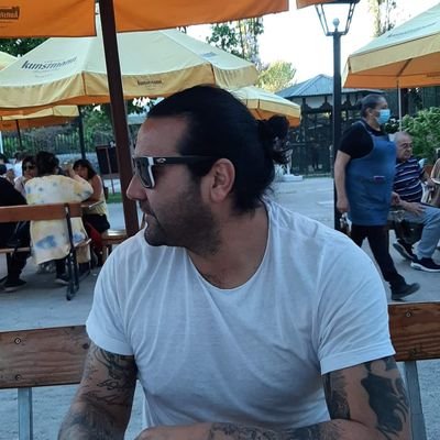 Leovilla1349's profile picture. Fuerte y digno.....fanatico del futbol #sedientosfc y del más grande de chile @colocolo adicto a la buena musica Rock and Roll  prendió para los Asados