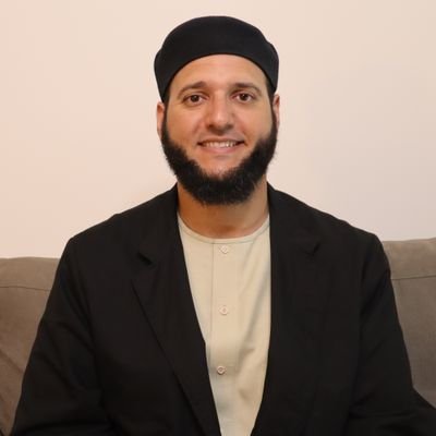 Shaykh Qasim is a Resident Scholar of the Mihraab Foundation and Hospital Chaplain in Seattle, Washington.