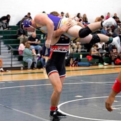 2022 6’4” 220 DE and Guard CLASS OF 2022 Varsity wrestler 195 lbs. 2021 state placer hudl-https://t.co/P3h1SHW8xB vandergriffrowen@gmail.com (3.33gpa)