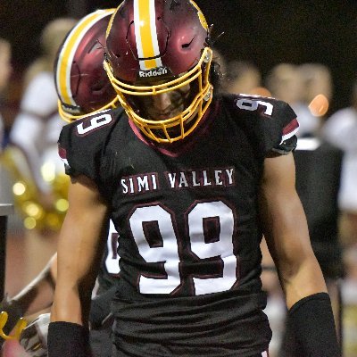 SVHS🏈 || Class of 23 || 3.5 GPA || 6’5”|| 230lbs || 3 ⭐️ DE || CarsonNMott@gmail.com ||https:/https://t.co/j7gE2ZF03m