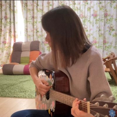 hama0319's profile picture. 2025年は安定安心の音楽活動が目標！安藤裕子さん、Coccoちゃん、スピッツさんのバンドに参加中。歌とギターの修行中、大好きパワーで頑張る。弾き語りyoutubeもよろしくお願いします😊ずっと気になってる言葉: 知好楽🫶