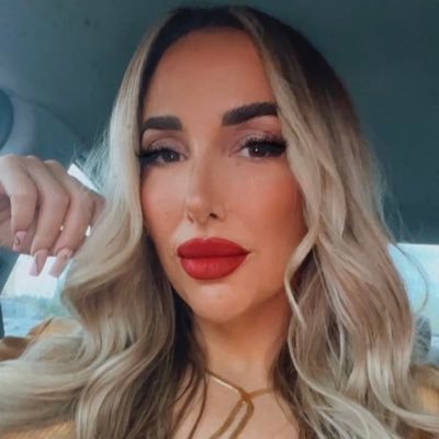 JessGilmartin's profile picture. Happy optimist | Jesus believer | coffee lover | boss mom | hair slayer