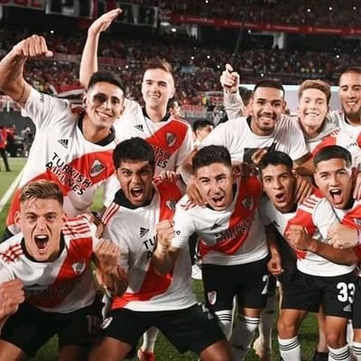 One Direction😻💞
Walls🎧🌈
River Plate🐔♥️
Rafael Santos Borré 🐔😻
Matias Suárez 🐔❤️
CNCO🌈💞