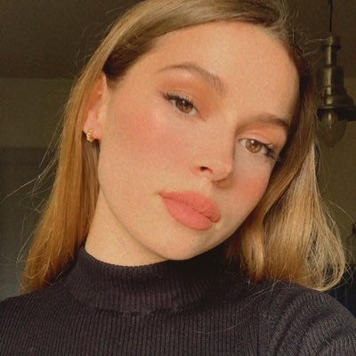 sarahdlstrd's profile picture. 👩🏻‍✈️✈️☁️