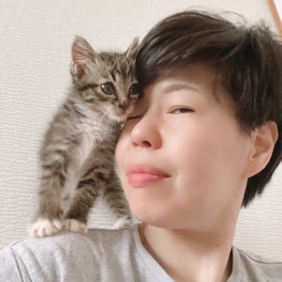 犬派から一転‼︎ 猫好きネイリストのちかです♬ ほっこり♪にっこり♪出来るツイートをしていきます‼︎ フォローしてくれたら、へそ天して喜びます(=^x^=)