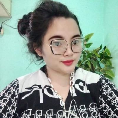 Ig:@nenk_sarah_renata
Hobi shoping👜💃🤑 nyalon💆‍♀️👯
me time with family🍱🍜🍹🥰
singsong:🎤🎶 terima endors😉
akun real hanya ini sja👌