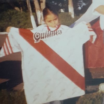 24. River Plate. Los libros y el café.