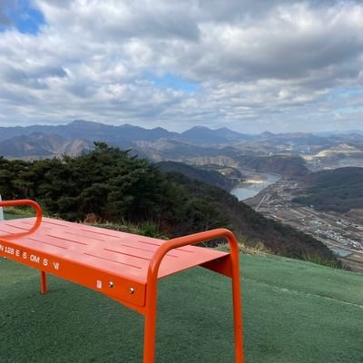 CGoiBLvoCZa8qrN's profile picture. 천사는 자신을 가벼운 존재로 낮추므로 날수있다