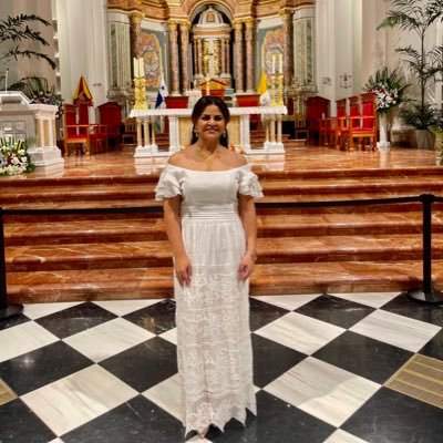 Agradecida con Dios y la Virgen, madre de una hermosa niña.