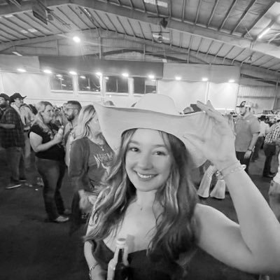 bethanyyfonseca's profile picture. 