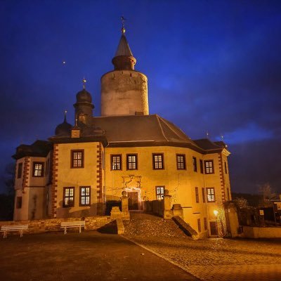 The castle Burg Posterstein in Germany houses a history museum with changing exhibitions & events. Initiator of #schlössersafari, Winner of #DigAMusAward 2021