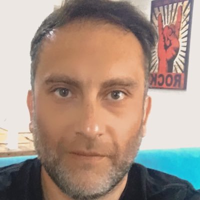 sebastian_rs's profile picture. Todos somos unos genios, pero si juzgas a un pez por su habilidad de escalar un árbol, vivirá su vida pensando que es un inutil.