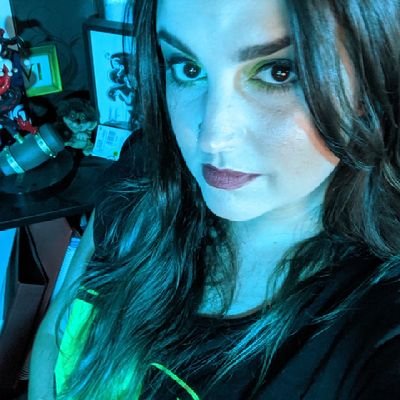 🎨 Illustration, graphic and geeky things. I'm not aerodynamic // 👾Twitch: Narieleta👾 // #whovian #Feminista // Podcaster @noescanon