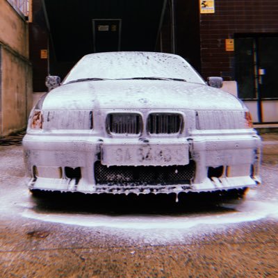 ig: e36_andrea / 
Mirando el culo de algun coche🤤🏁