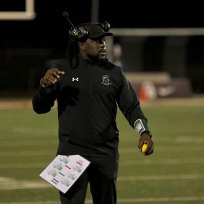 Defensive Coordinator/Safeties Coach @DepaulCatholic #GetRightorGetLeft #DontGetMadGetBetter coachdarrisaw@gmail.com