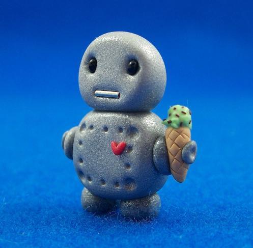 IceCreamRobot's profile picture. SCOURING THE INTERNET FOR ICE CREAM.