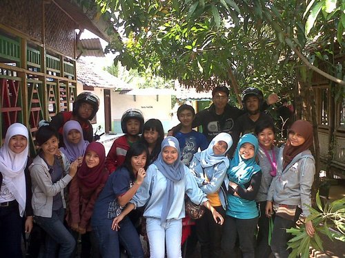 fessessmansa's profile picture. Kita selamanya anak Pak Fx Iswanto, selamanya x9 2012, selamanya teman :')