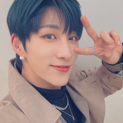 @superdoyumz selling acc—♡ ;; mainly for JUST B ♡ selling extra fansign albums, fansign & album photocards ♡ buying assistance ♡