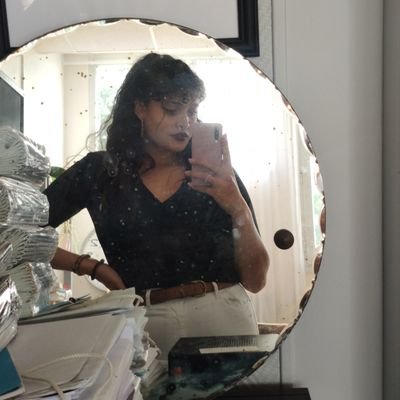 vlooyy's profile picture. Je travaille dans le cirque                                                                        
                       🇷🇪