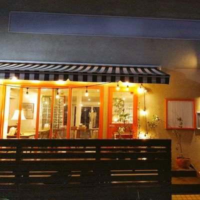 アトリエ喫茶enartO
鎌倉七里ヶ浜駅より徒歩10秒、2階建て。1階はレンタルキッチンとたまに喫茶店、
2階は6畳と８畳の個室レンタルスペースと黄土よもぎ蒸し屋さん。
コンセント、Wi-Fiあり。
2021.4月にOPEN
https://t.co/U8cDP7vpQJ
