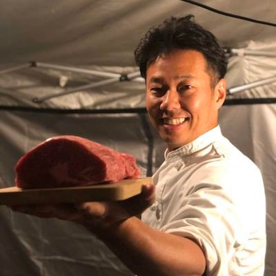 #西野亮廣エンタメ研究所
スイミングスクール・ヨガスタジオ・肉バルを経営しています。公認会計士、税理士、危険者取扱者、ふぐ職人、消防団員でもあります。
大阪府箕面市在住。
今は「日本民間初室内70mアーチェリー場」作りに挑戦中！