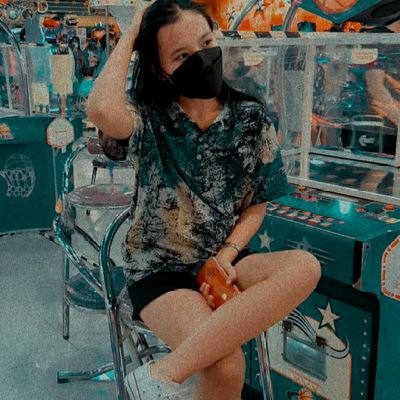 GeneveroseRG's profile picture. a day without pain, please.