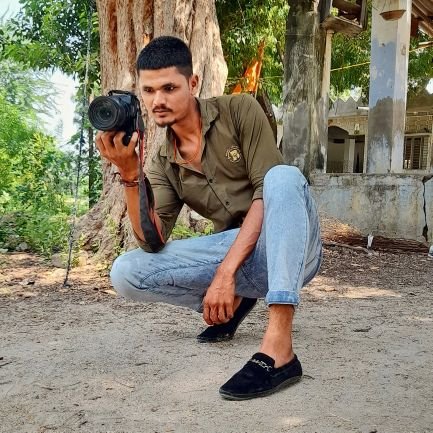 दौलत 💰 के दम 💪पर मूर्ख 🤡 भी दुनिया 🌎पर राज 👑 करते है, लेकिन हुनर 👨🔬 के दम 💪 पर हम 👉😎 दुनिया 🌎 पर नही लोगों 👥 के दिल 💟 पर राज 👑 करते है.....