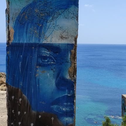 tahi_li's profile picture. .