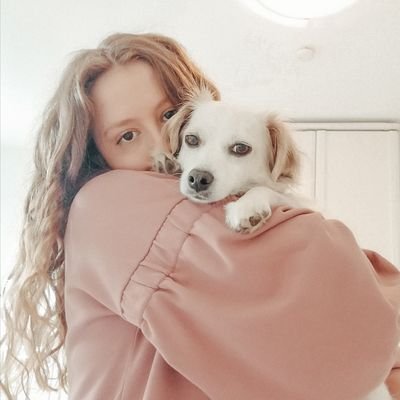 _littlehappier_'s profile picture. 25, don't know what else to say ✌🏼