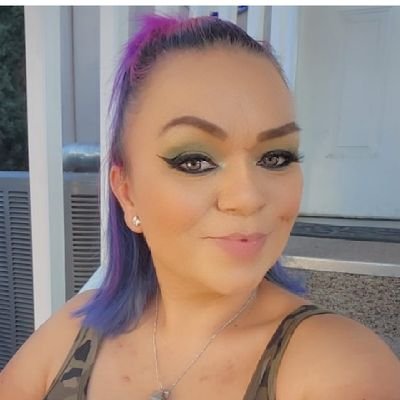 Certified MUA | Designer | Healthy lifestyle | Truth seeker Biohacker & Workin on being my own Boss 👑💵