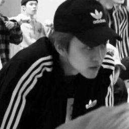 DIVIDEXHENTIER's profile picture. So let me hold both your hands in my sweater.